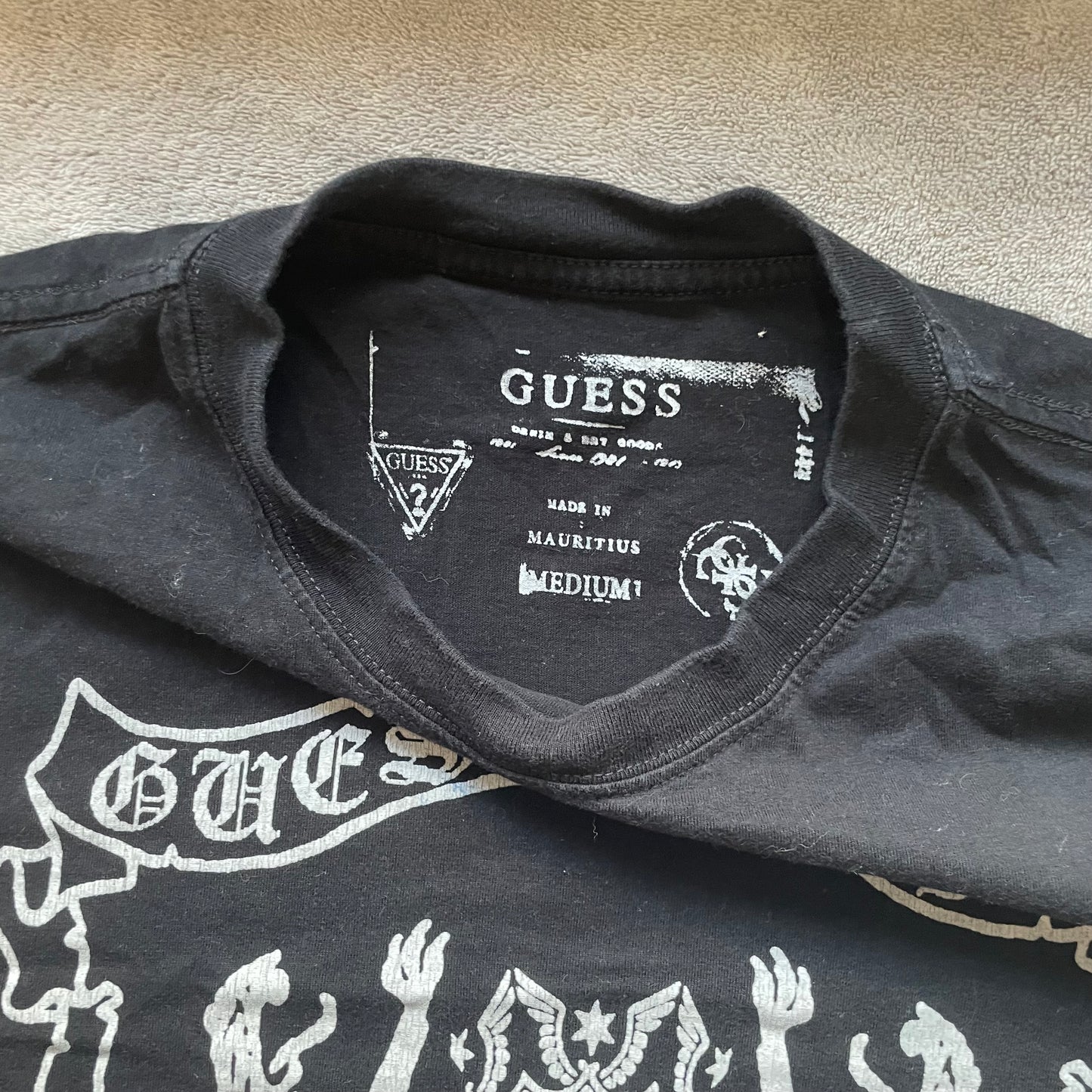 Guess graphic tee