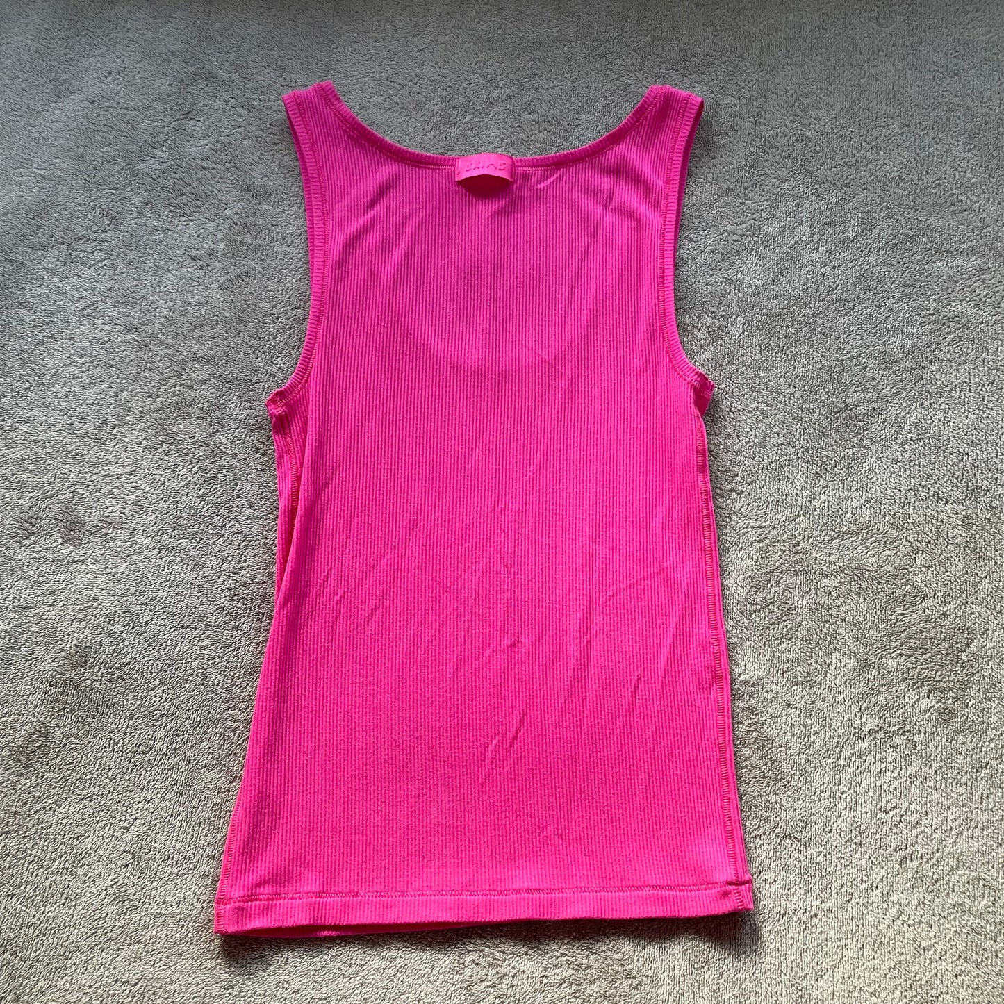 Skims soft lounge tank hot pink