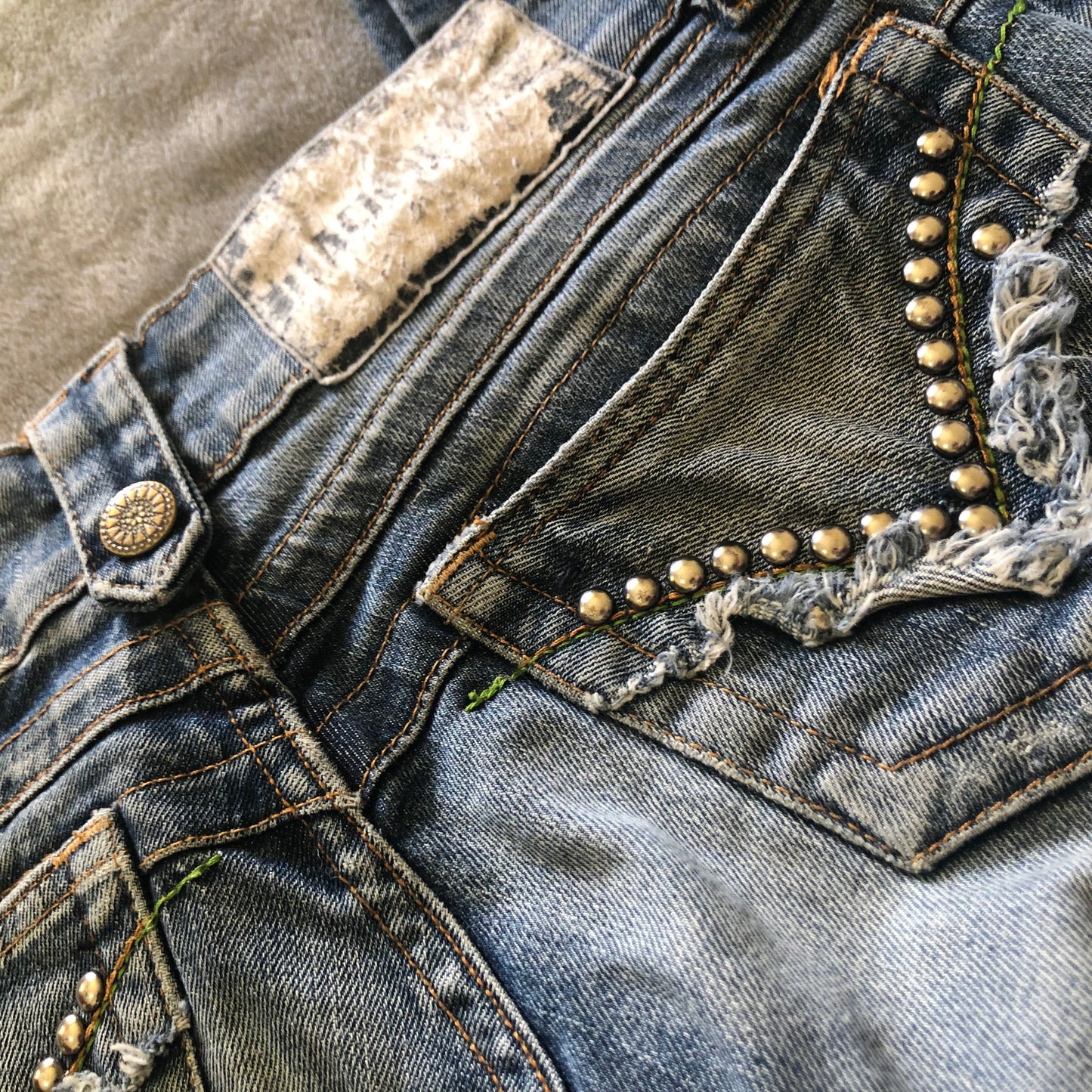 B Star studded vintage look jeans